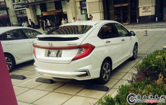 東風(fēng)本田競(jìng)?cè)鹇吩噷?shí)車曝光 尾部設(shè)計(jì)好復(fù)雜